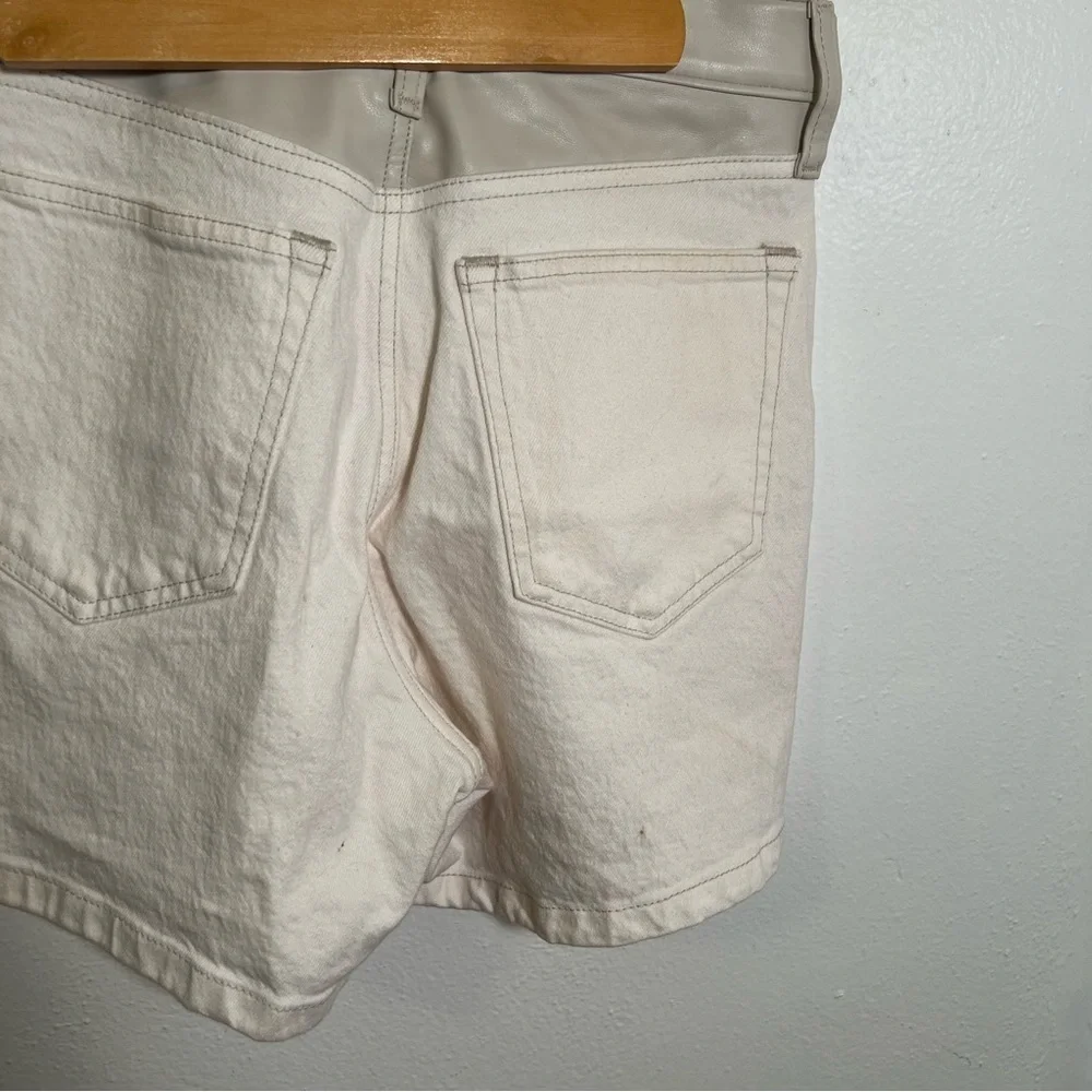 Abercrombie & Fitch Women's Size 27/4 The Dad Short High Rise White Faux Leather